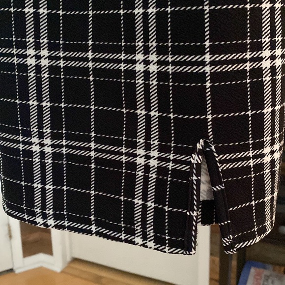 Plaid tank with adjustable tie up straps - Picture 2 of 5